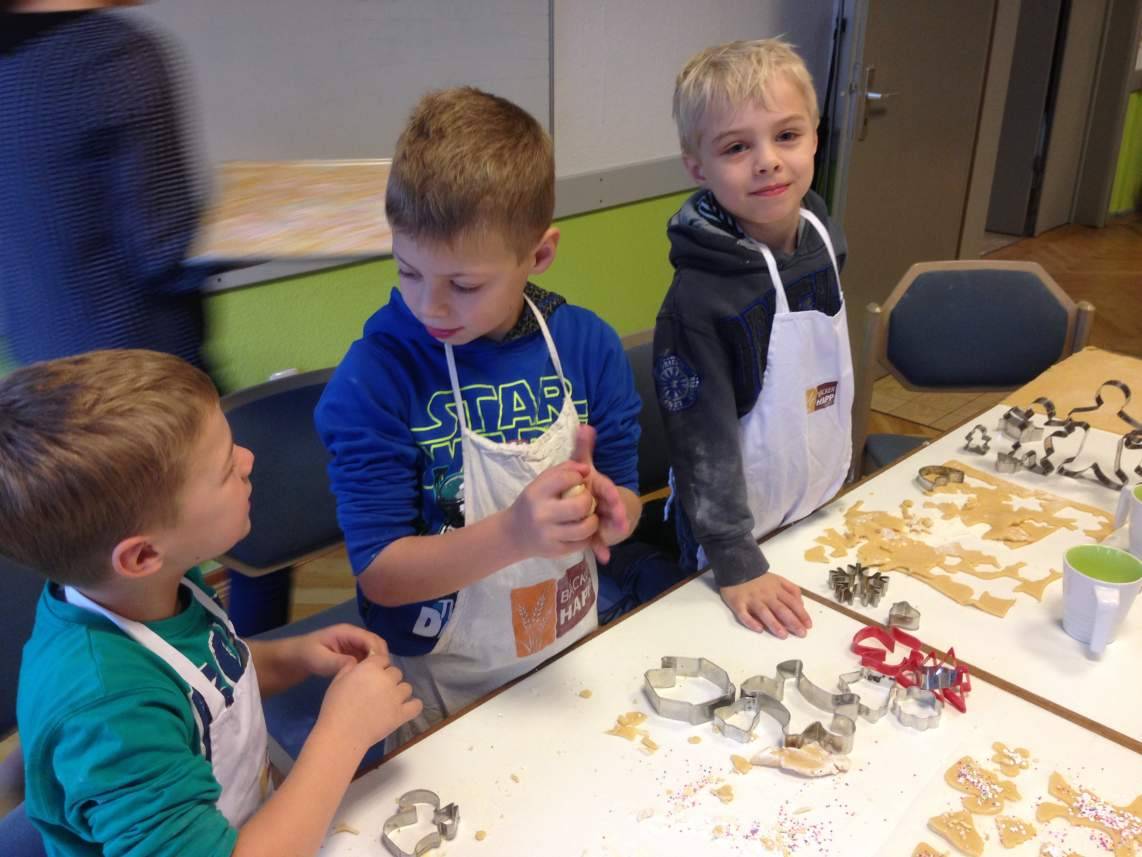 plaetzchenbacken kantorei 2014 009 20141208 2045885170 20170417 2056000035